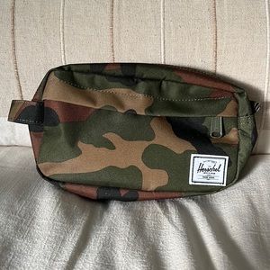 Herschel Travel Pouch